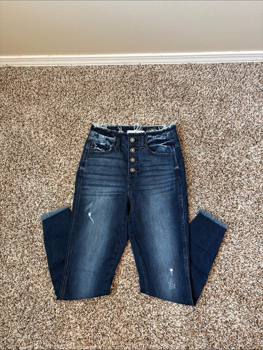 ✨KanCan Distressed Darkwash Skinnies✨